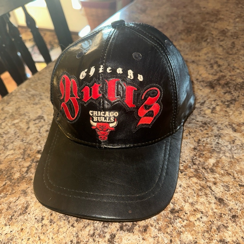 Chicago Bulls Black Leather VINTAGE 90s Drew Pearson Spirts Cap